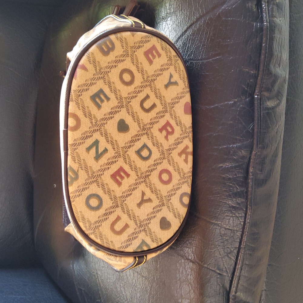 Chic Tan Designer Hobo Bag - Picture 3 of 4